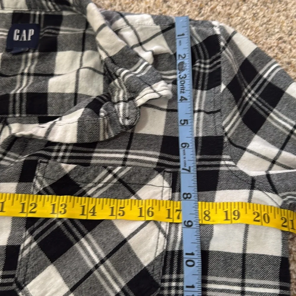 GAP black & white 100% cotton flannel button up in size Large - Picture 7 of 9